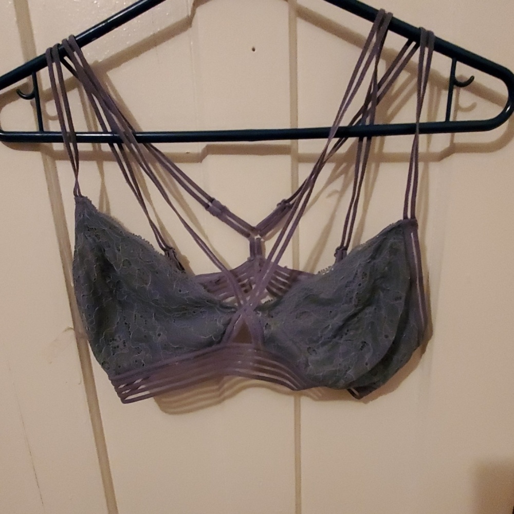 Bras/ Lingerie - Picture 4 of 8